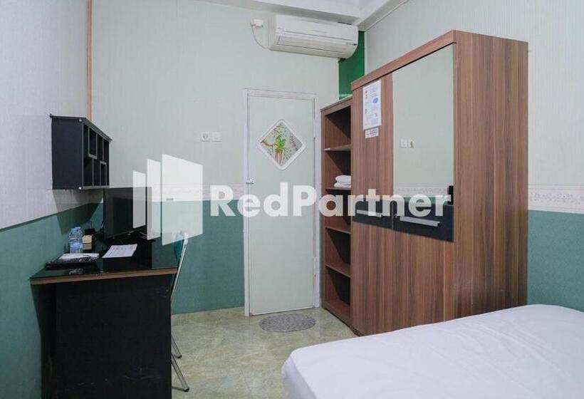 בית מלון כפרי Pondok Hijau Syariah Mitra Reddoorz At Citraland Surabaya