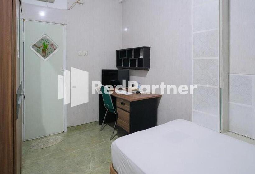 בית מלון כפרי Pondok Hijau Syariah Mitra Reddoorz At Citraland Surabaya