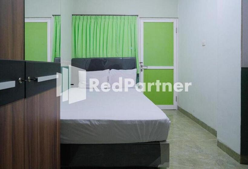 בית מלון כפרי Pondok Hijau Syariah Mitra Reddoorz At Citraland Surabaya