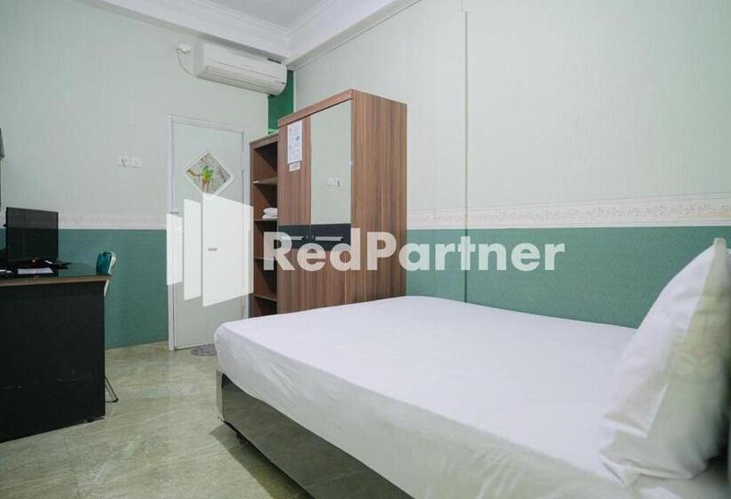 בית מלון כפרי Pondok Hijau Syariah Mitra Reddoorz At Citraland Surabaya