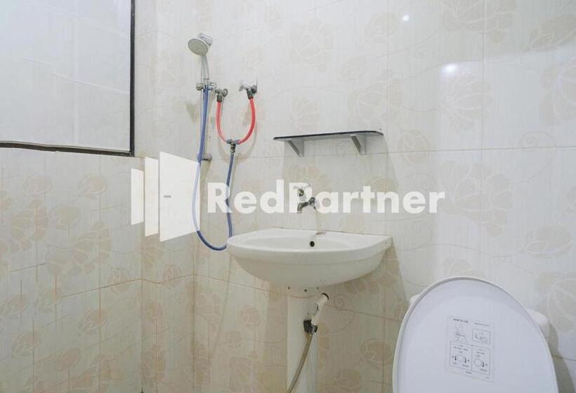 בית מלון כפרי Pondok Hijau Syariah Mitra Reddoorz At Citraland Surabaya