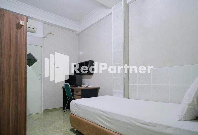 בית מלון כפרי Pondok Hijau Syariah Mitra Reddoorz At Citraland Surabaya