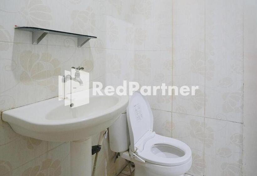 בית מלון כפרי Pondok Hijau Syariah Mitra Reddoorz At Citraland Surabaya