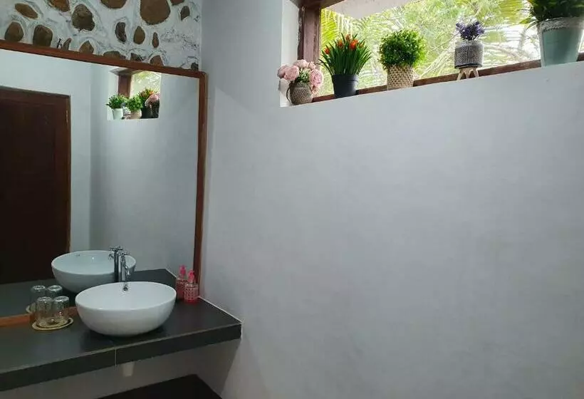 Majatalo Amban Beach House