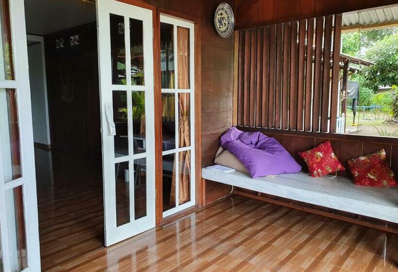 Panzió Amban Beach House