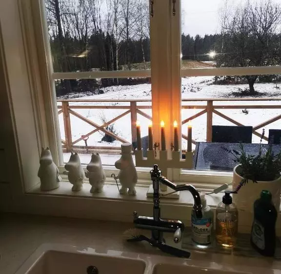 Stor Familjegård I Bra Läge