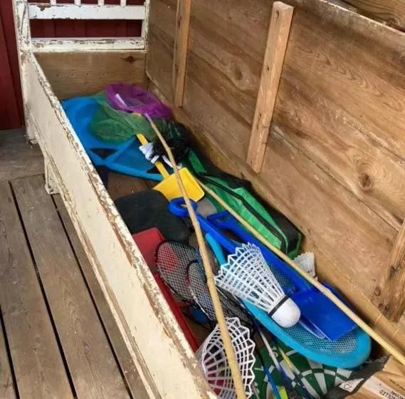 Stor Familjegård I Bra Läge