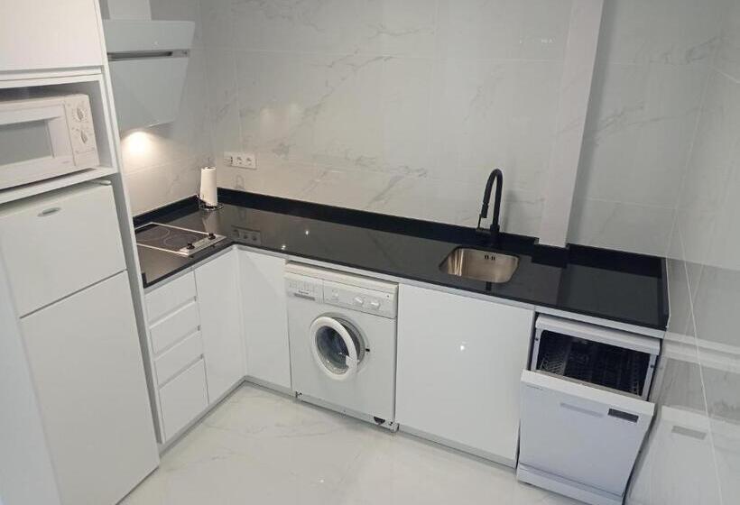 Tres Delfines Solo Familias Serviplaya