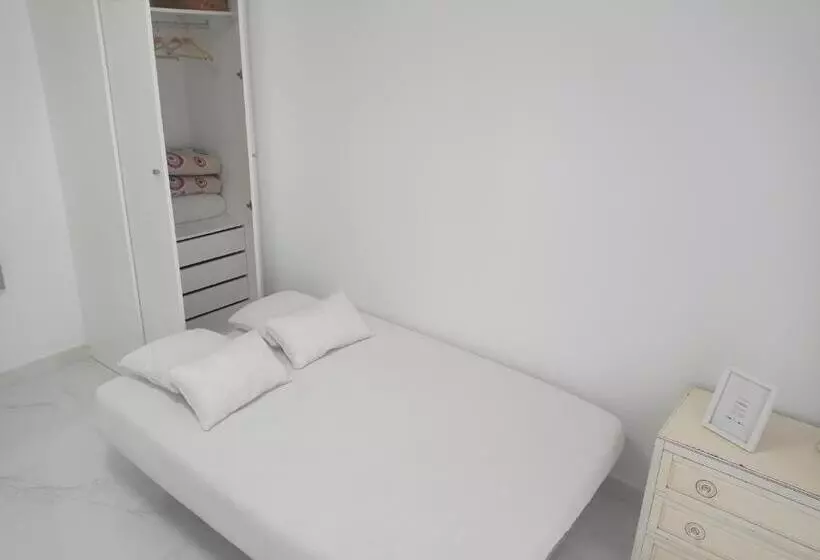 Tres Delfines Solo Familias Serviplaya