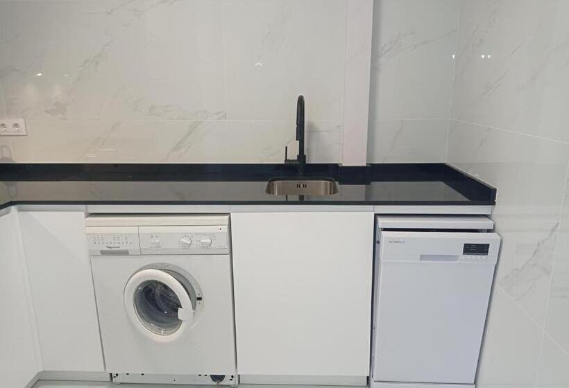 Tres Delfines Solo Familias Serviplaya