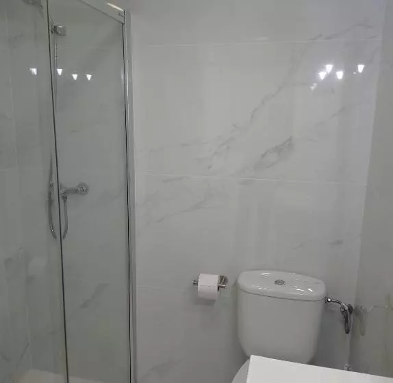 Tres Delfines Solo Familias Serviplaya