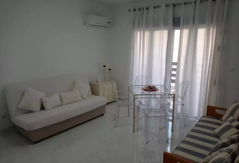 Tres Delfines Solo Familias Serviplaya