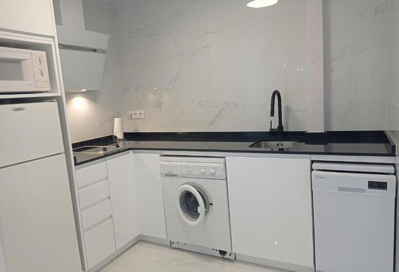 Tres Delfines Solo Familias Serviplaya