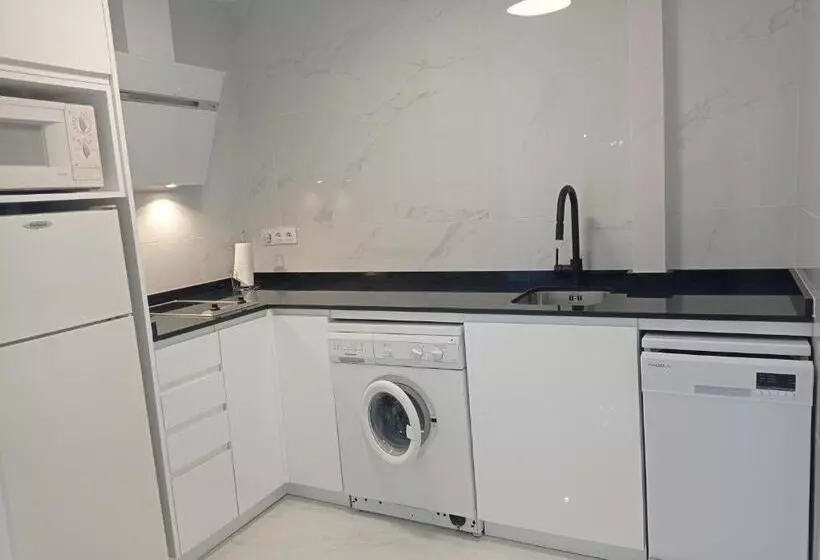 Tres Delfines Solo Familias Serviplaya