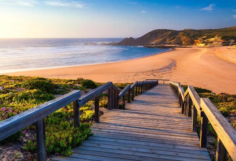 A Gaivota   Walking Distance To Monte Clerigo And Amoreira Beaches