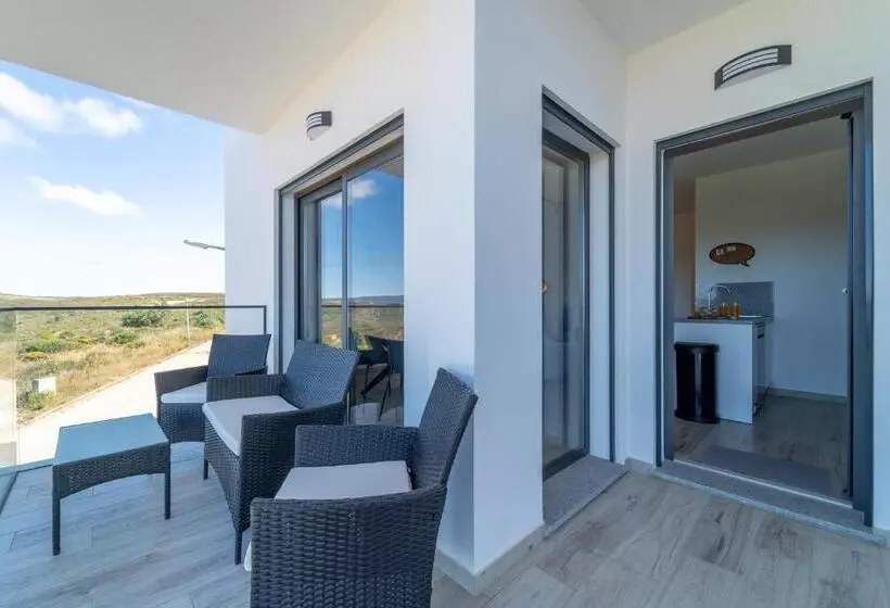 A Gaivota   Walking Distance To Monte Clerigo And Amoreira Beaches