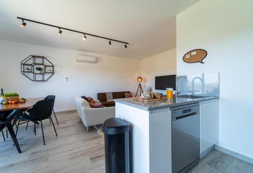 A Gaivota   Walking Distance To Monte Clerigo And Amoreira Beaches