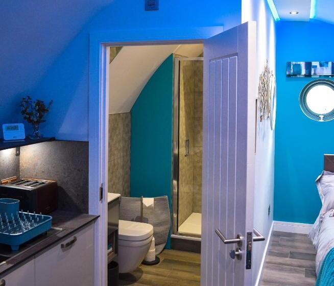 Derecroft Glamping Luxury Lodgepods