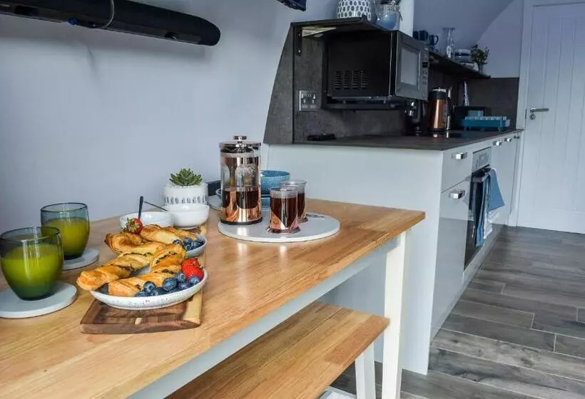 Derecroft Glamping Luxury Lodgepods