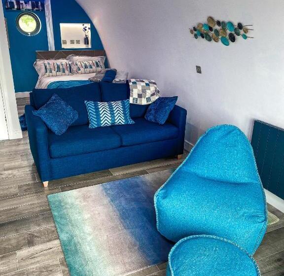 Derecroft Glamping Luxury Lodgepods