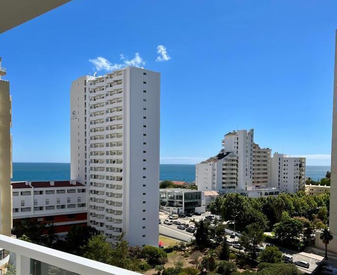 Mcramé Design Apt Sea View, Beachfront, Swimming Pool, 2bdr, 2bar, 6 Pax, Praia Da Rocha