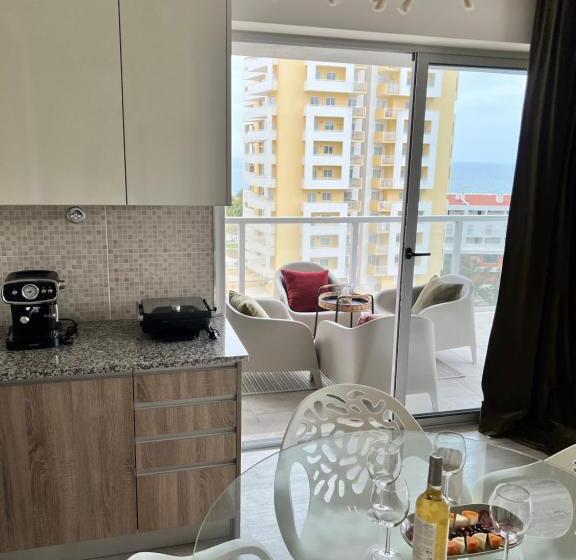 Mcramé Design Apt Sea View, Beachfront, Swimming Pool, 2bdr, 2bar, 6 Pax, Praia Da Rocha