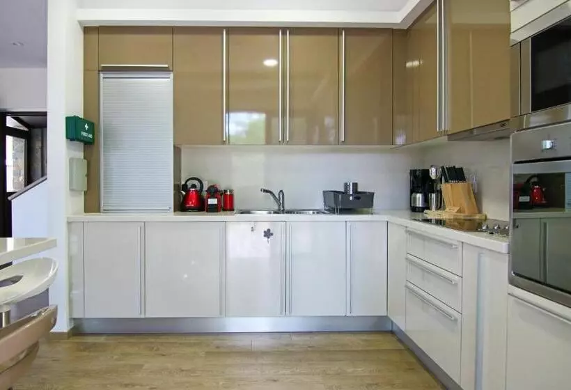 Phaedrus Living: Forest View Luxury Villa Chantara