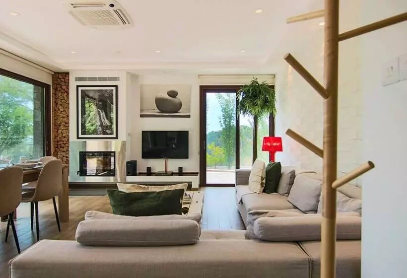 Phaedrus Living: Forest View Luxury Villa Chantara