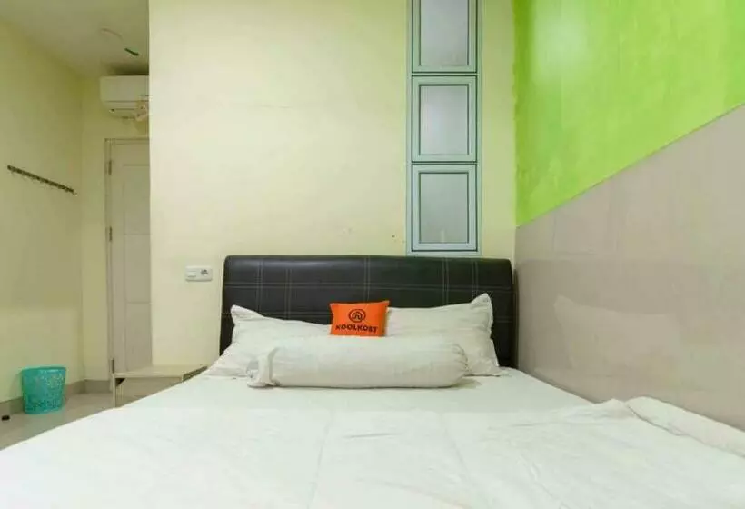 Hotelli Koolkost Near Nagoya Hill Batam