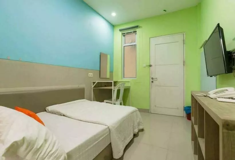 Hotelli Koolkost Near Nagoya Hill Batam