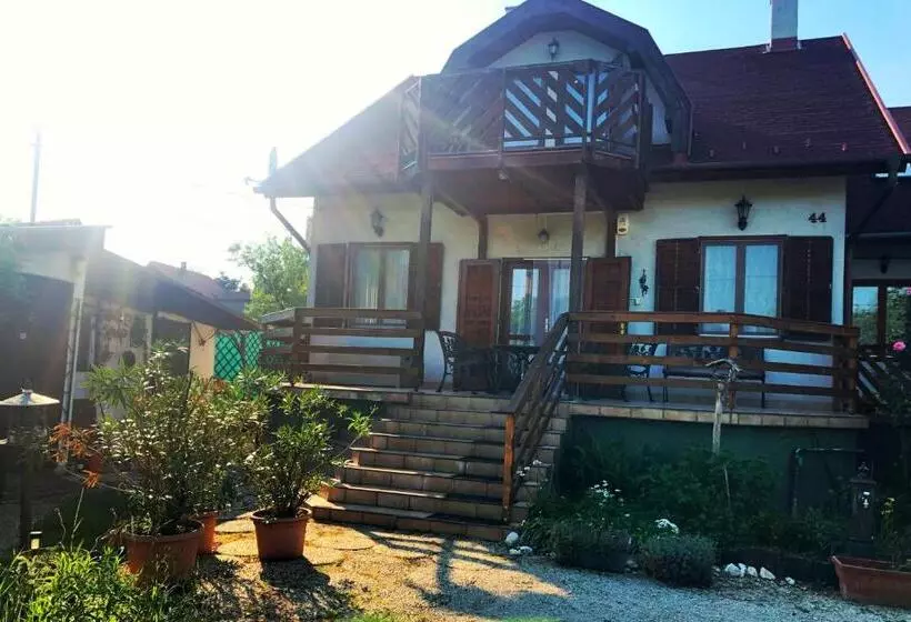 ペンション Balaton Vendégház Paloznak