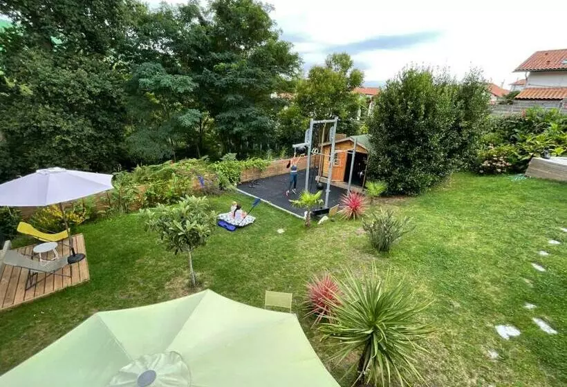 ペンション La Wodapalousa, Surf & Crossfit Guesthouse, 800m From Beach