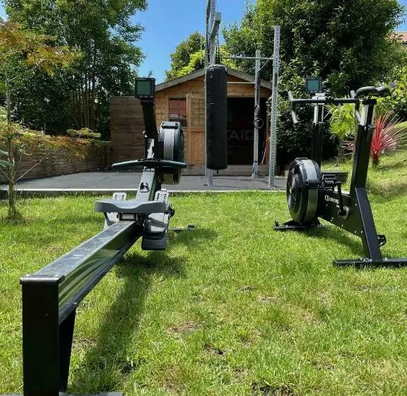ペンション La Wodapalousa, Surf & Crossfit Guesthouse, 800m From Beach