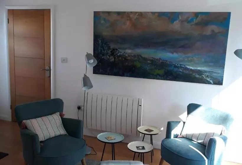 Self Contained, Ground Floor Apartment With Parking And Patio