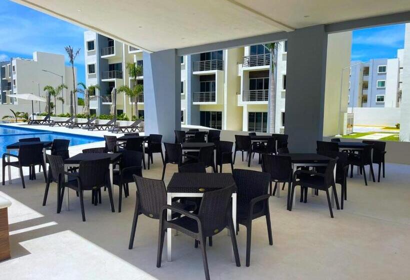 Tropical Modern Condo Amazing Pool!