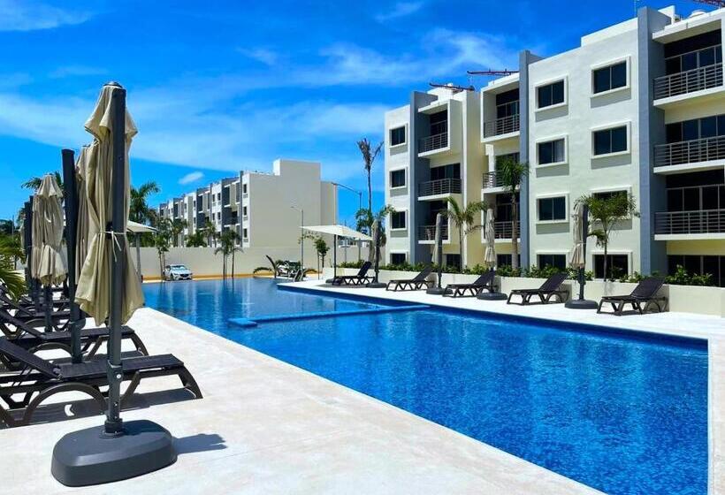 Tropical Modern Condo Amazing Pool!