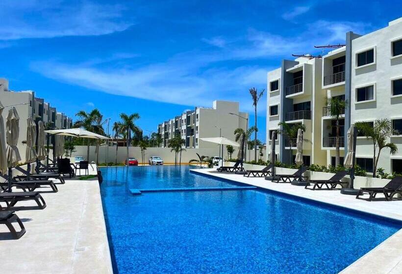 Tropical Modern Condo Amazing Pool!