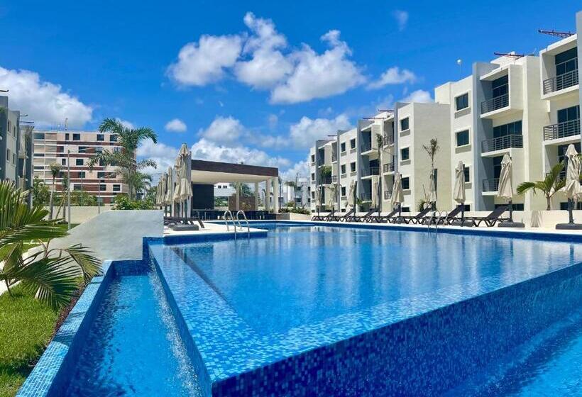 Tropical Modern Condo Amazing Pool!