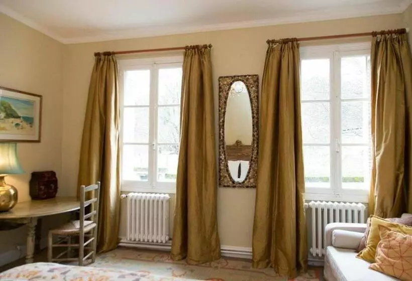 Aamiaismajoitus (B&B) Les Jardins Haute Couture