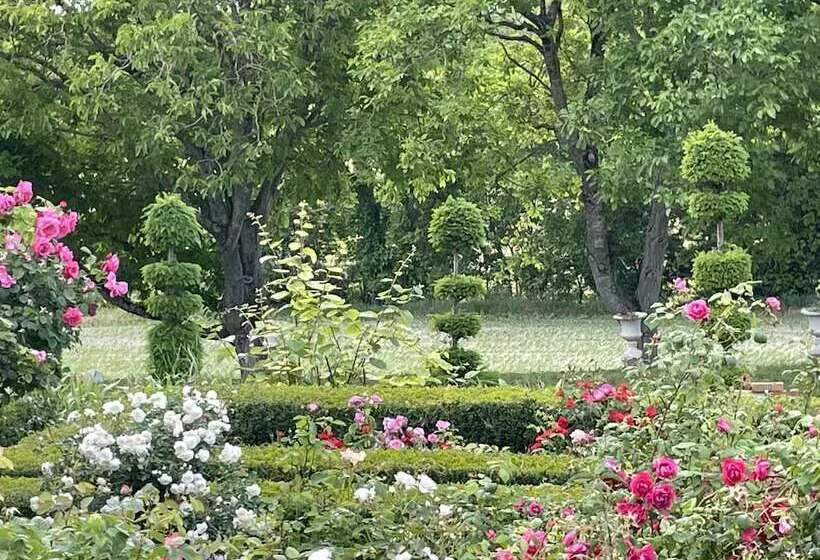 Aamiaismajoitus (B&B) Les Jardins Haute Couture