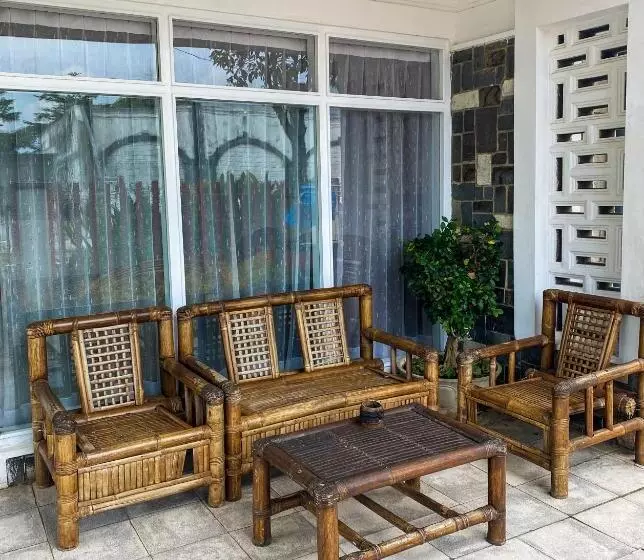 Hostel Wees Een Kind