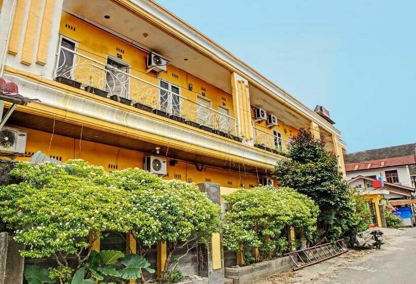 בית מלון כפרי Oyo 91418 Kantil Homestay Syariah