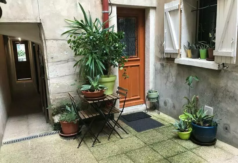 ペンション Chambre Via Natina