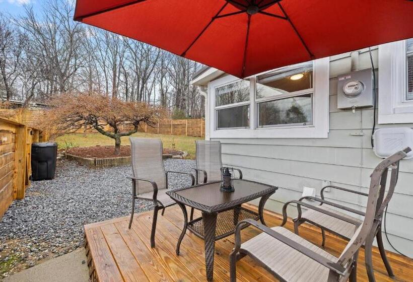 The Twisted Maple Dogs Stay Free!