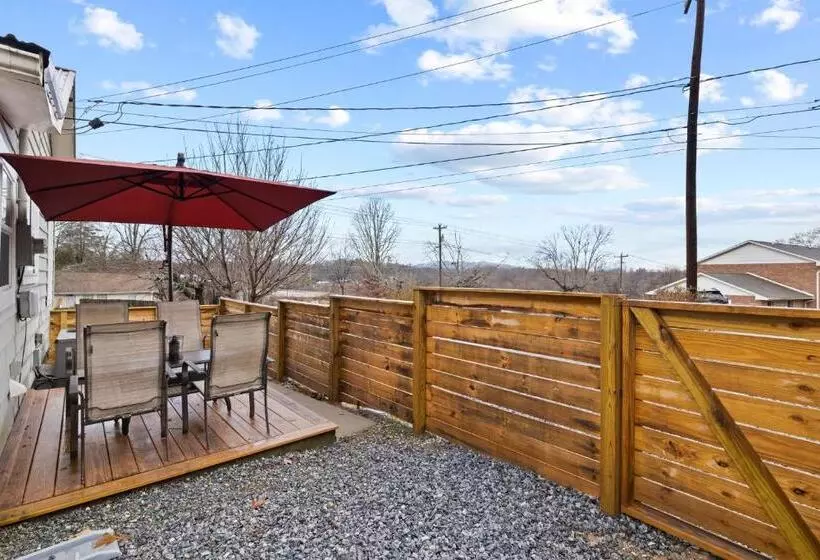 The Twisted Maple   Dogs Stay Free!