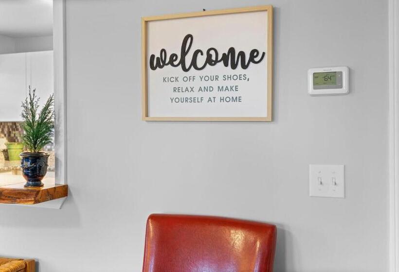 The Twisted Maple Dogs Stay Free!