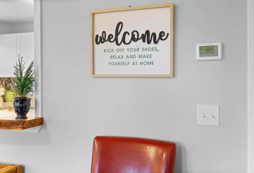 The Twisted Maple   Dogs Stay Free!