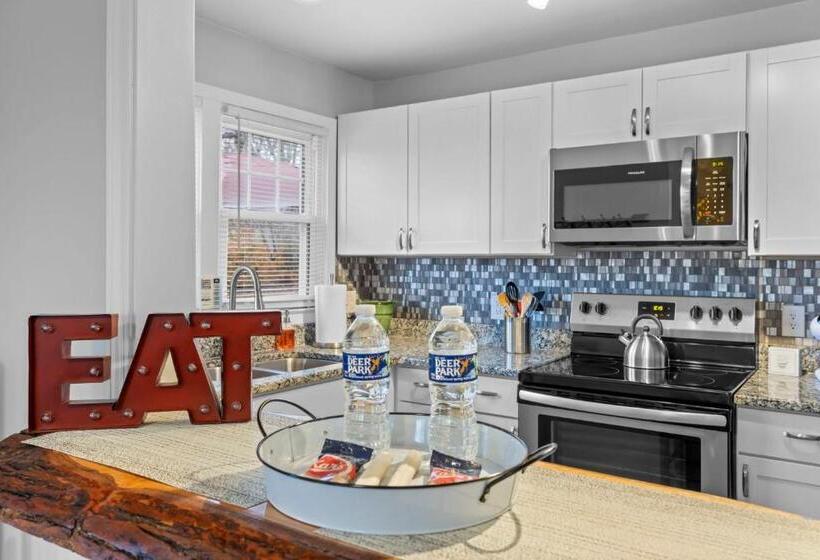 The Twisted Maple Dogs Stay Free!