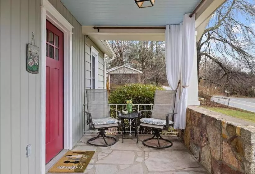 The Twisted Maple   Dogs Stay Free!