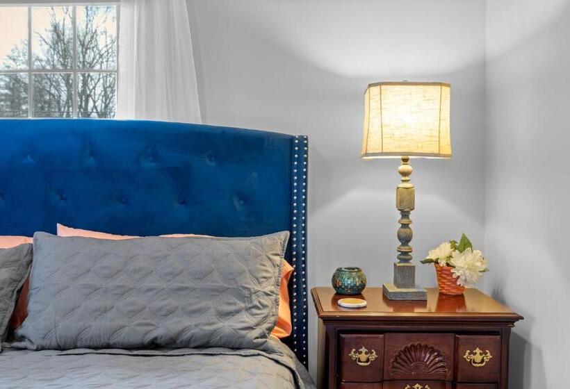 The Twisted Maple Dogs Stay Free!